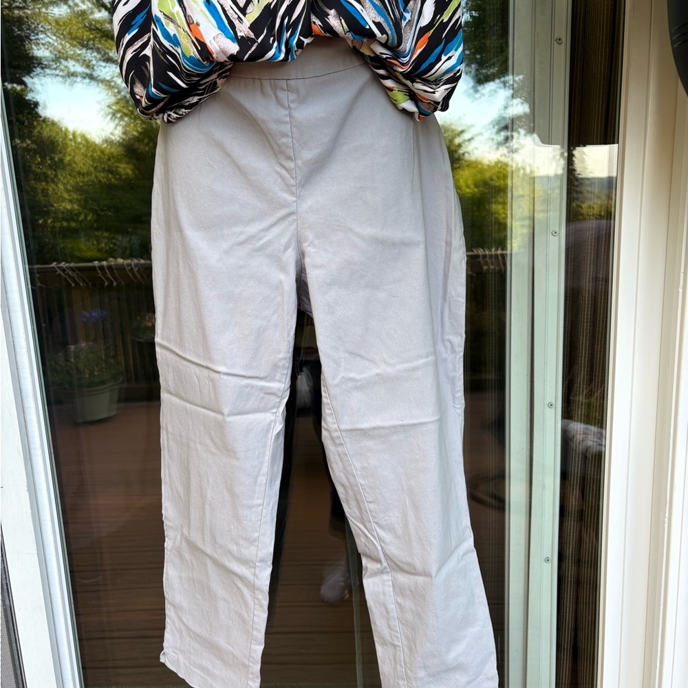 EUC Light Grey Tribal Capri Pants Size 14